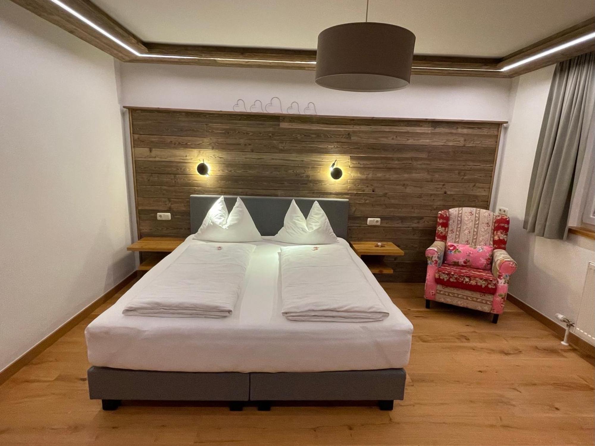 Pension Und Apartment Edelweiss Heiligenblut Dış mekan fotoğraf