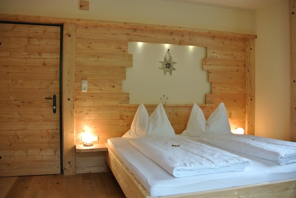 Pension Und Apartment Edelweiss Heiligenblut Oda fotoğraf